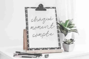 Zakilla Handwritten Style Font